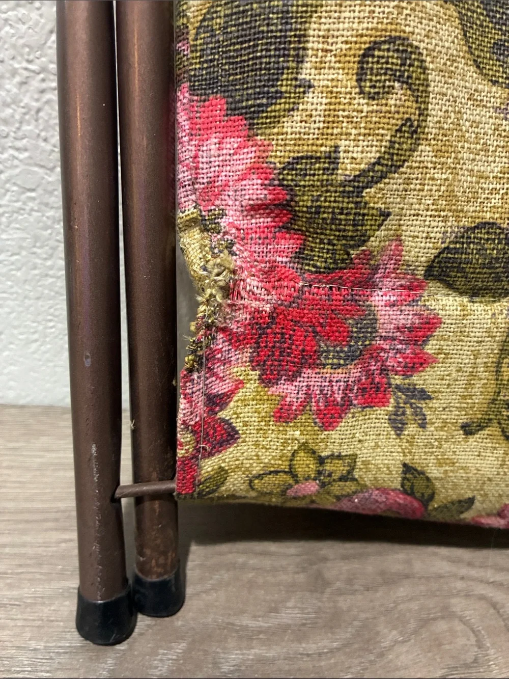 Vintage Cottagecore Foldable Sewing Knitting Magazine Caddy